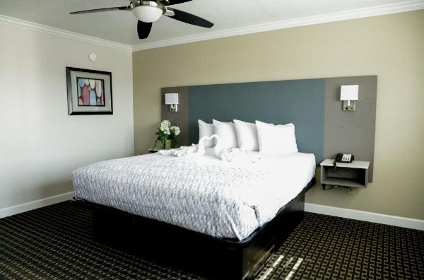 Sea Breeze Inn - San Simeon image 10