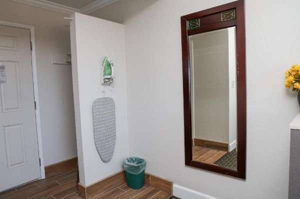 Sea Breeze Inn - San Simeon image 17