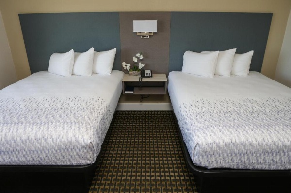 Sea Breeze Inn - San Simeon image 21