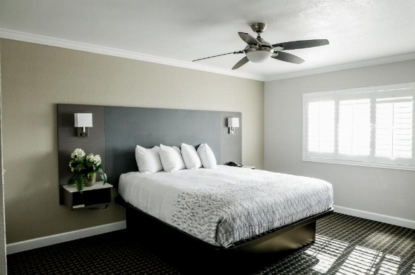 Sea Breeze Inn - San Simeon image 35