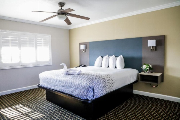 Sea Breeze Inn - San Simeon image 40