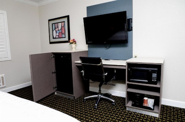 Sea Breeze Inn - San Simeon image 41