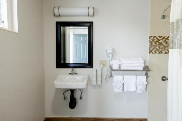 Sea Breeze Inn - San Simeon image 68