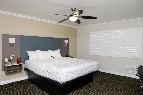 Sea Breeze Inn - San Simeon image 8